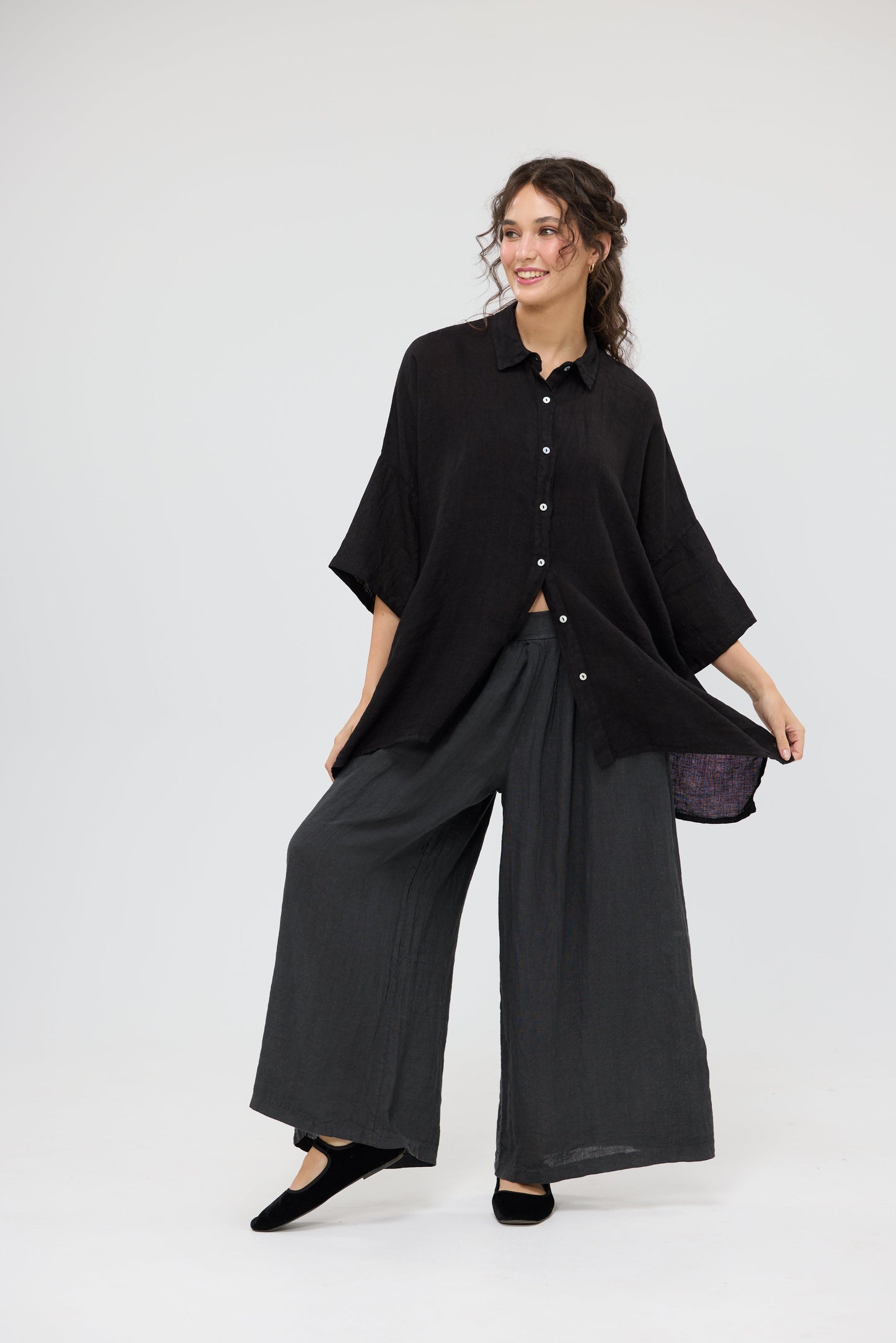 Teddie linen shirt. Black
