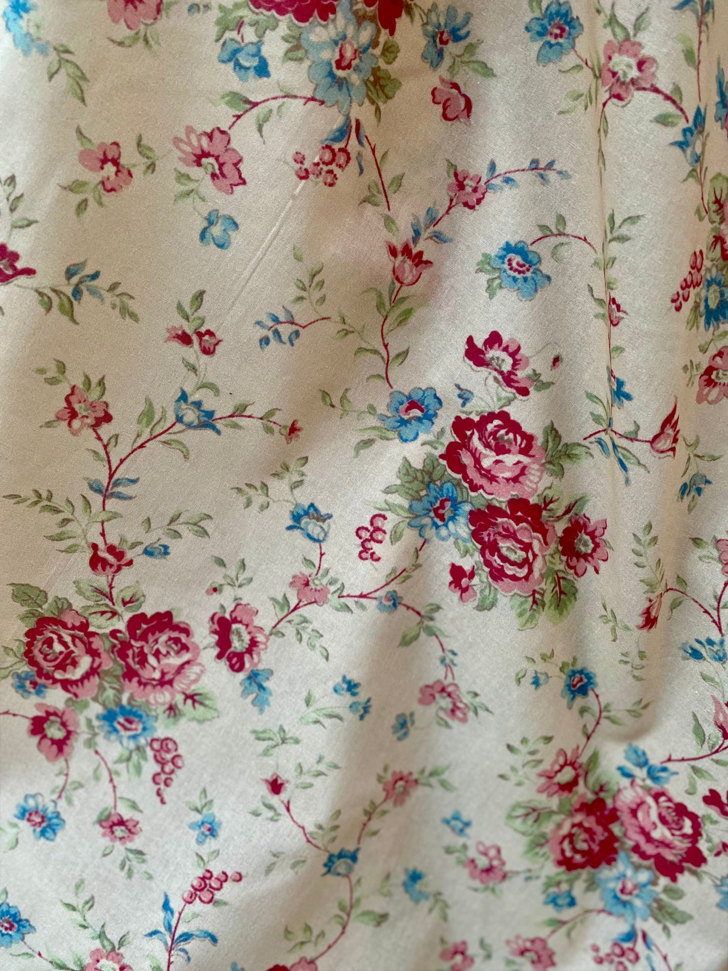 Poetry of Flowers fabric Collection. Maudie`s Flowers.