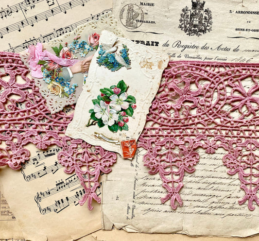 Wide scalloped vintage lace. Dusty Rose - 10 metre length