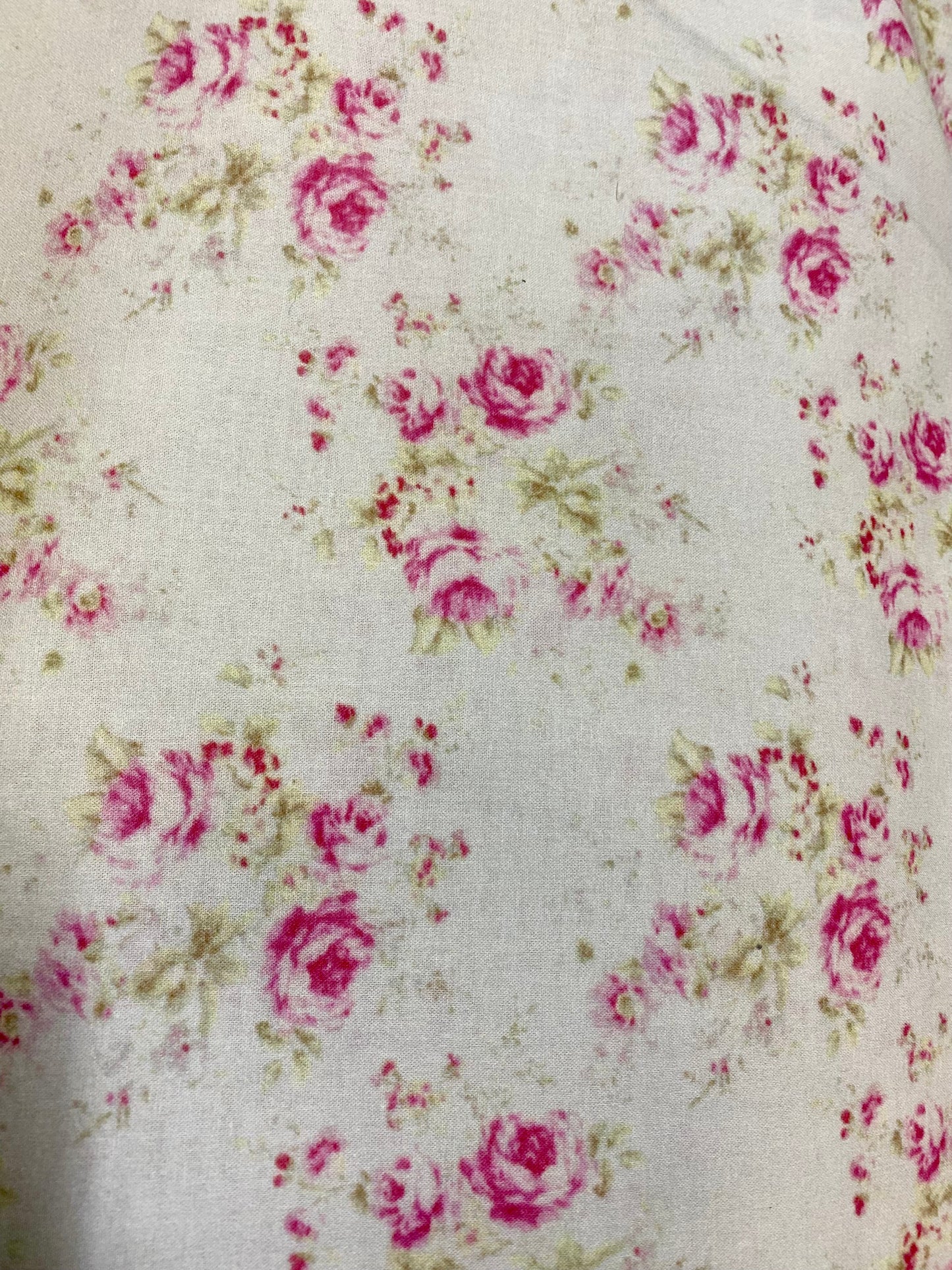 Fabric. Ditzy Faded Roses.
