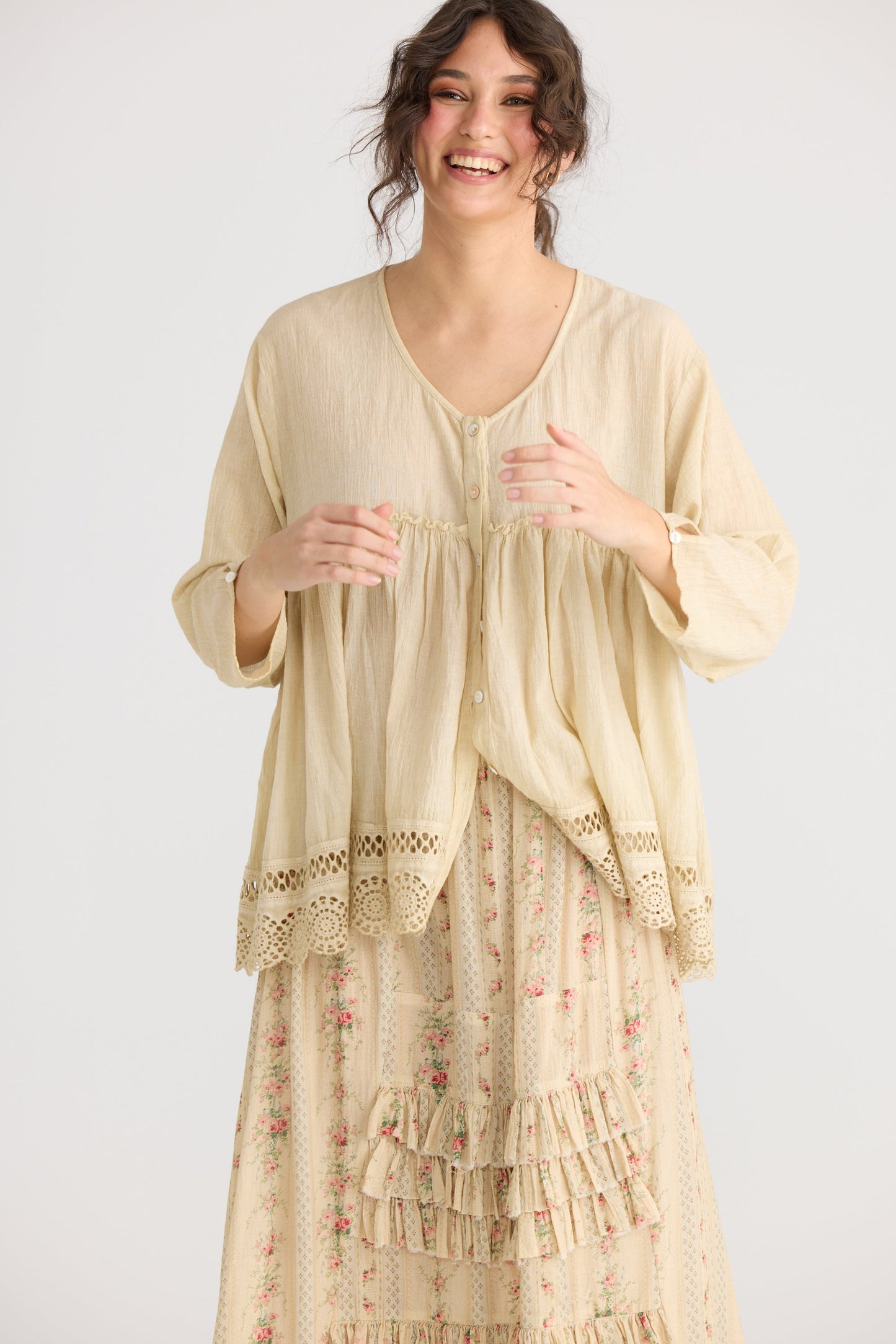 Constance cotton top with lace edging. Teastain