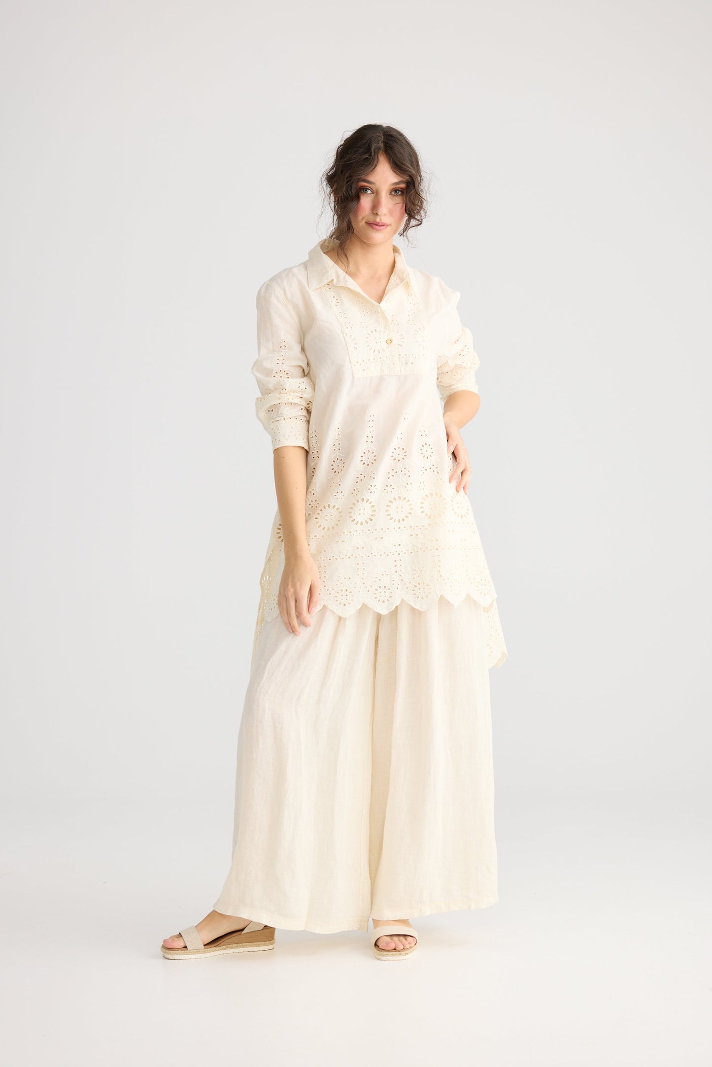 Gwendolyn long lace shirt. Cream