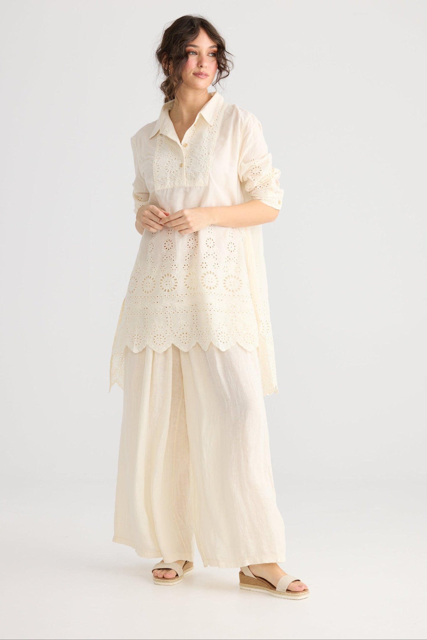 Gwendolyn long lace shirt. Cream