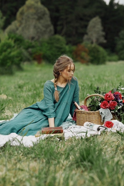 Stella linen dress. Emerald