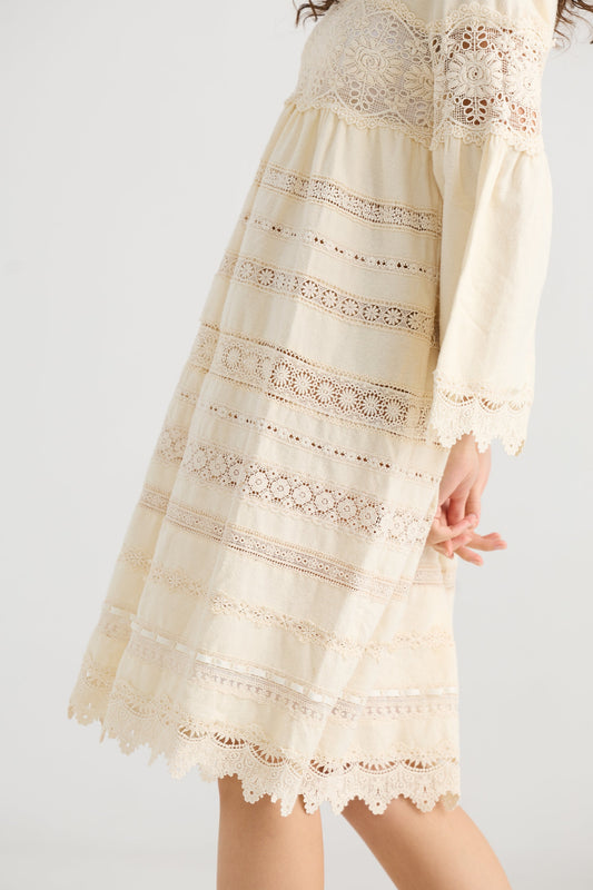 Sweetpea lace Dress. Vanilla.