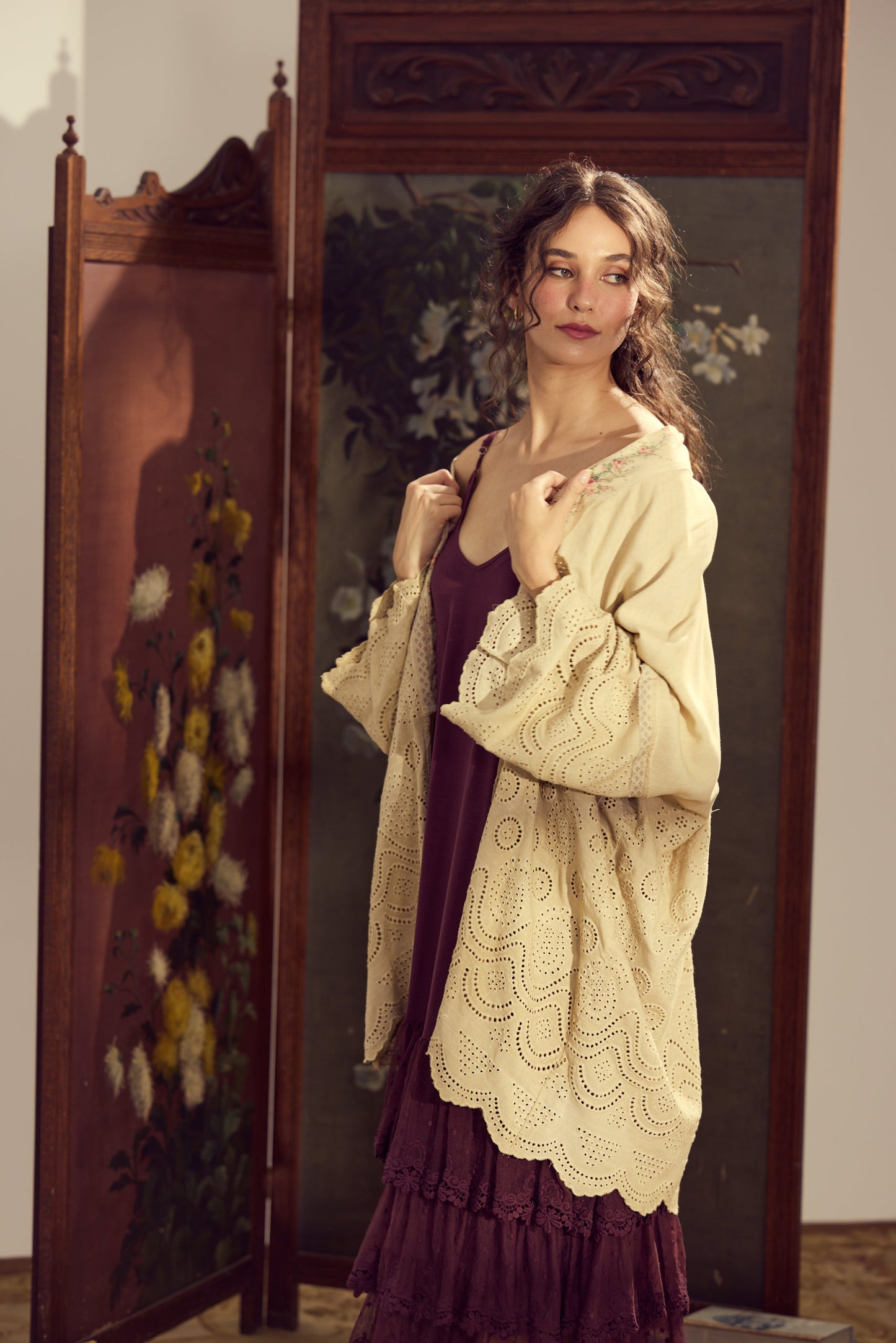 Columbine Linen + Cotton lace Kimono. Colour Stone with floral Petite de Fleurs fabric edging.