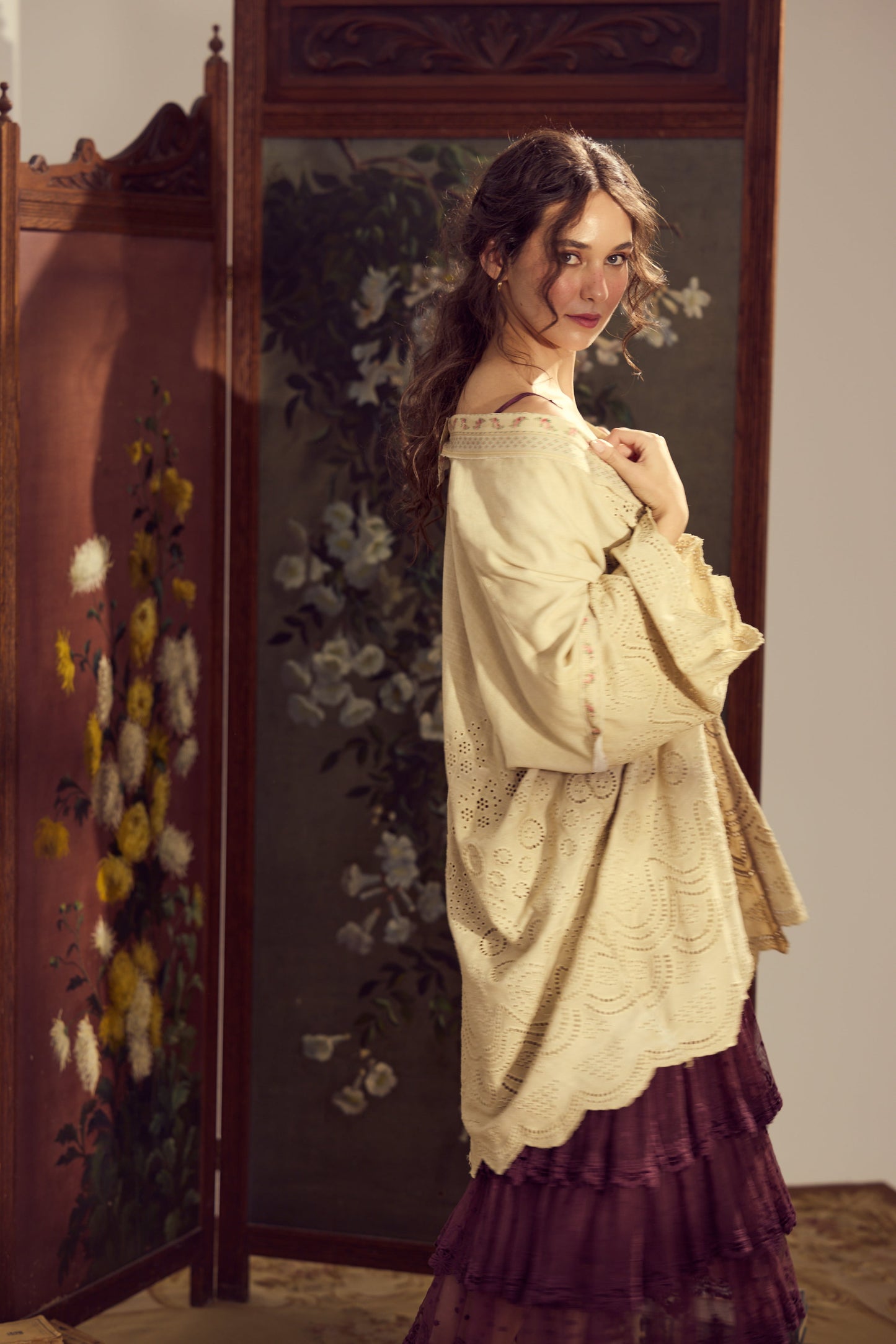 Columbine Linen + Cotton lace Kimono. Colour Stone with floral Petite de Fleurs fabric edging.