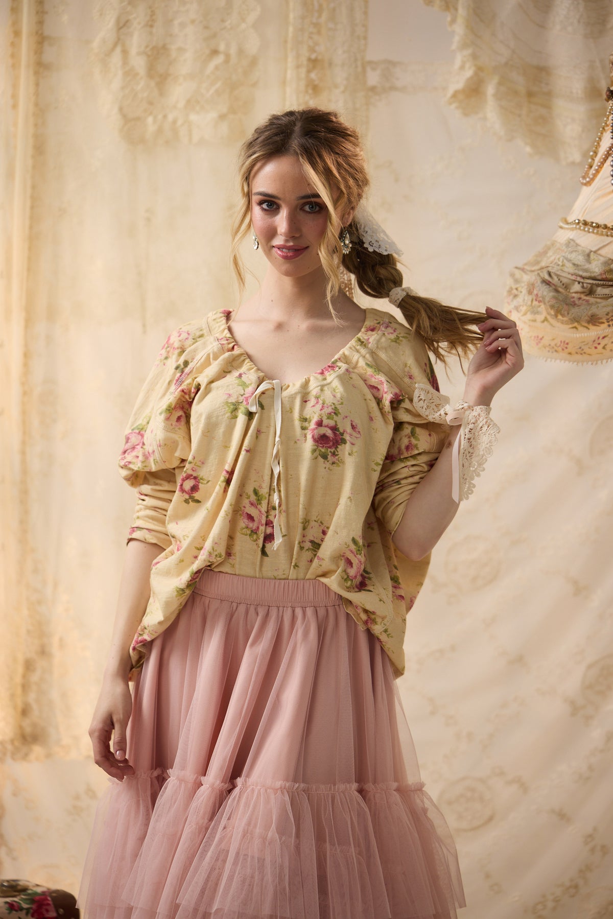 Rosette floral Tshirt.