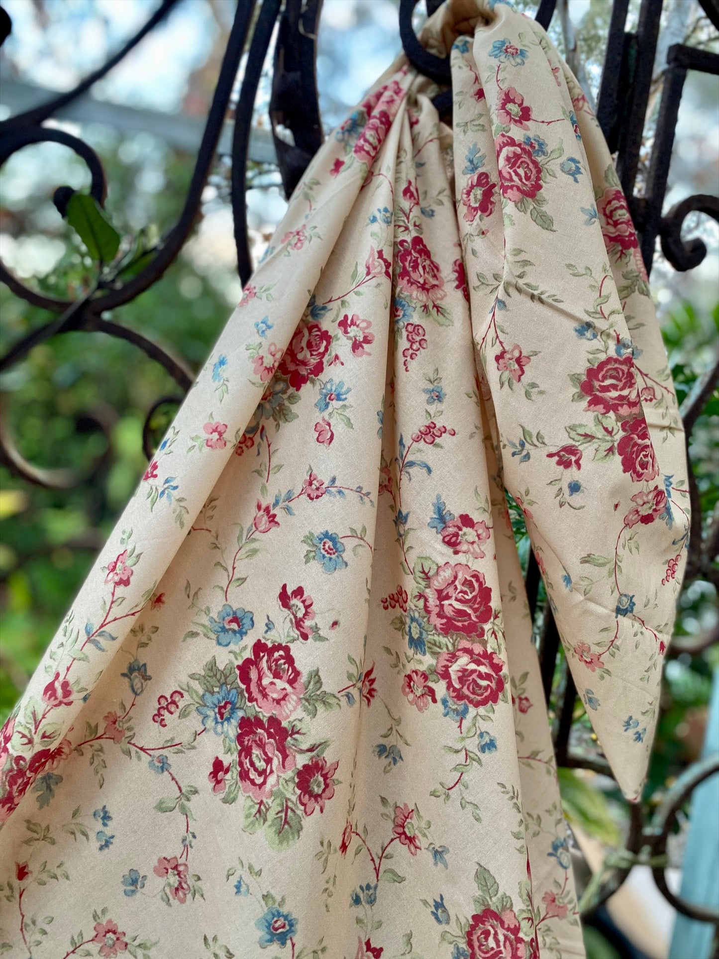 Poetry of Flowers fabric Collection. Maudie`s Flowers.