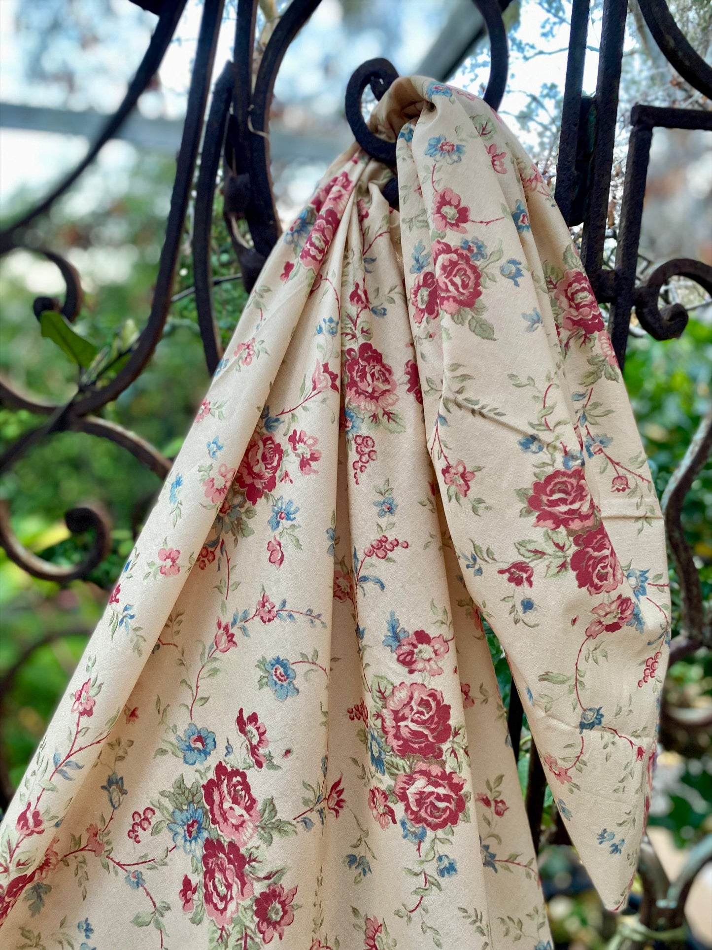Poetry of Flowers fabric Collection. Maudie`s Flowers.