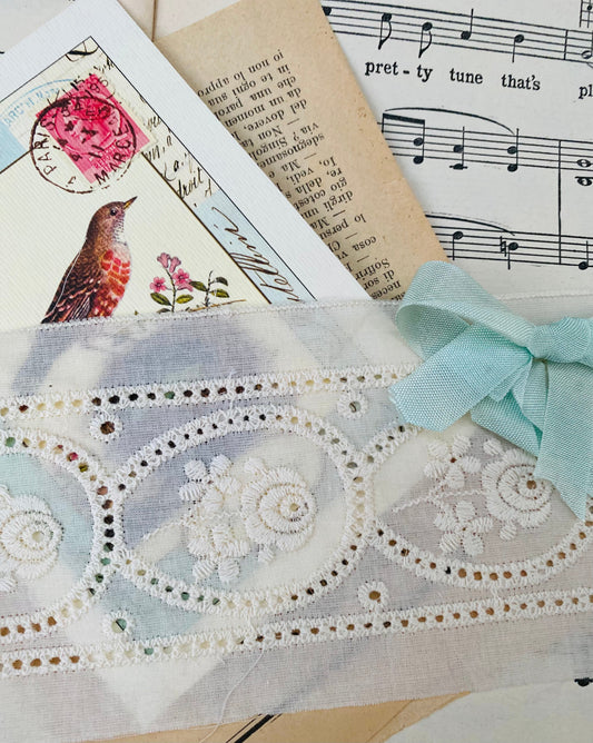 Classic Broderie Anglaise floral cotton lace trim. Natural off white - 10 metre length
