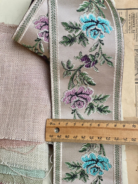 French Brocade braid. Pastel and gold - 10 metre length