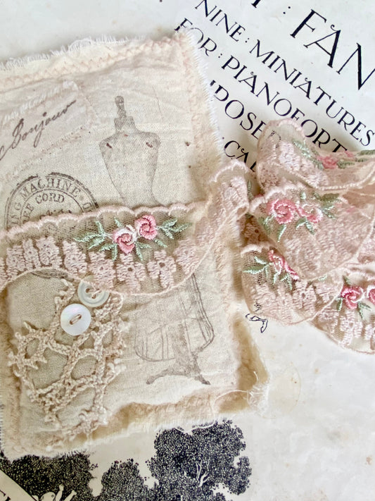 Delicate embroidered rose lace trim - 10 metre length
