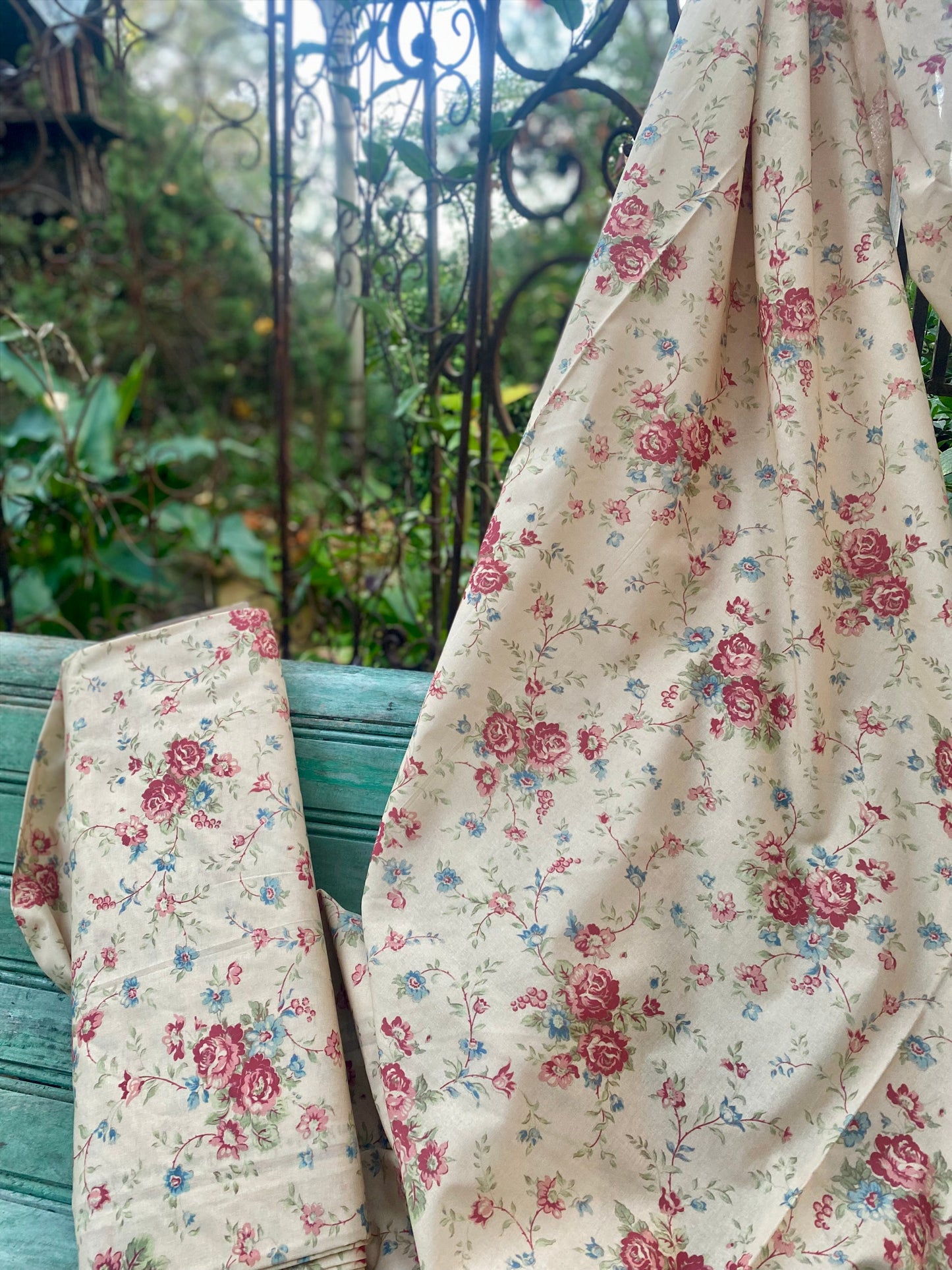 Poetry of Flowers fabric Collection. Maudie`s Flowers.