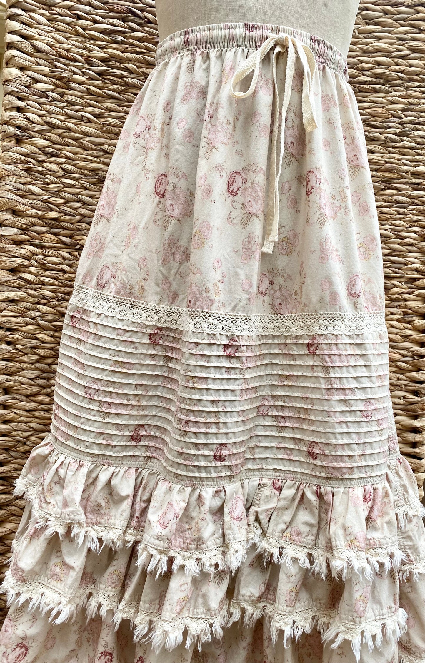 Perdita floral skirt. Faded Rose