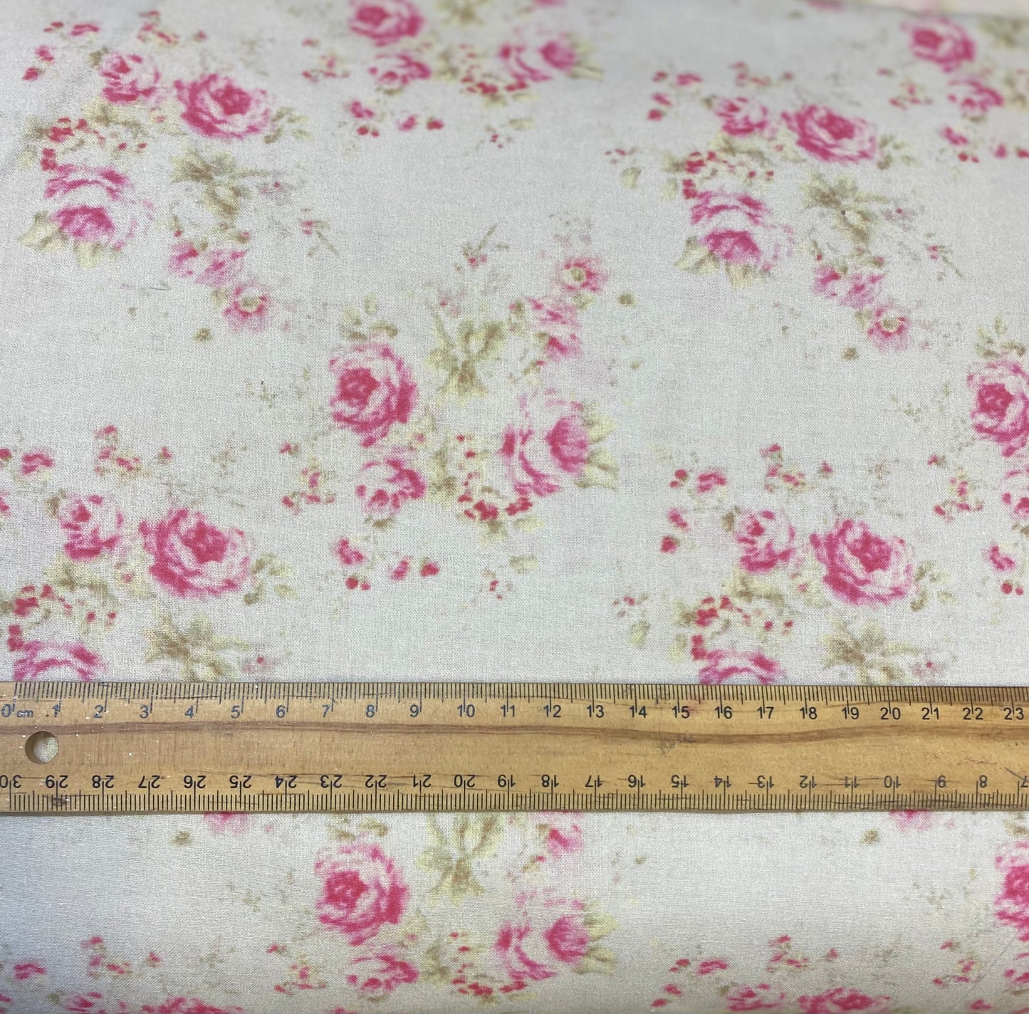 Fabric. Ditzy Faded Roses.