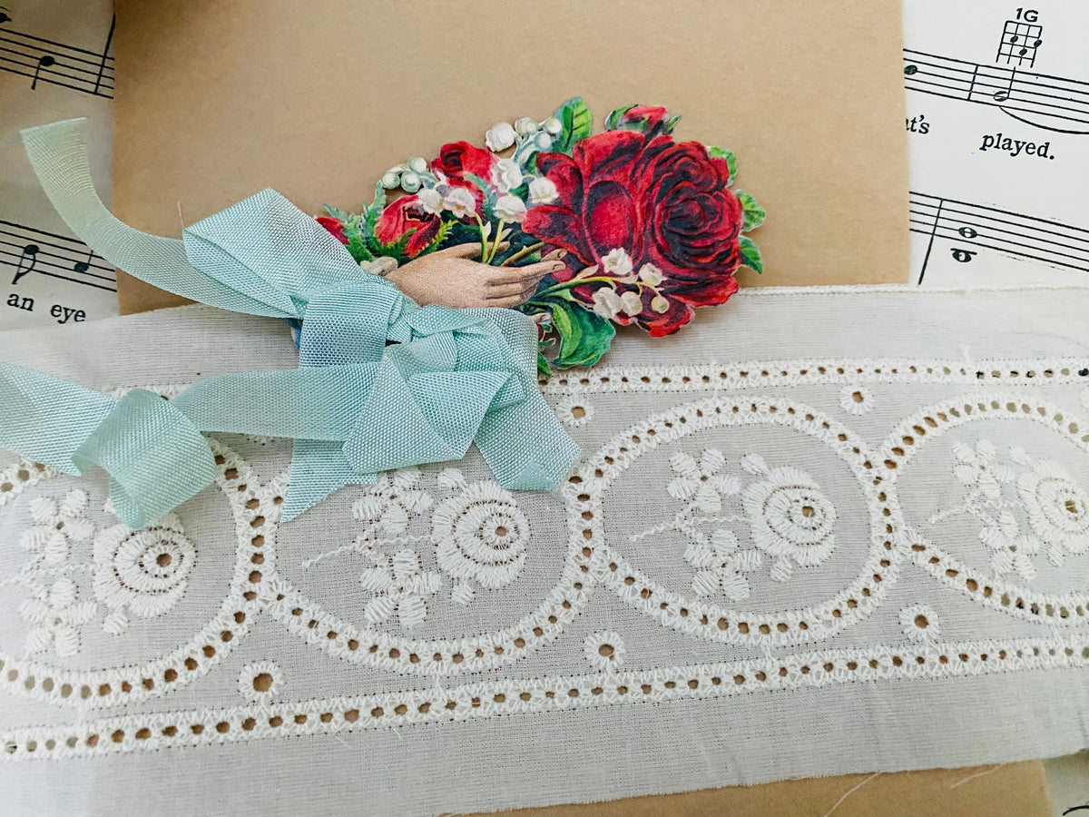 Classic Broderie Anglaise floral cotton lace trim. Natural off white - 10 metre length